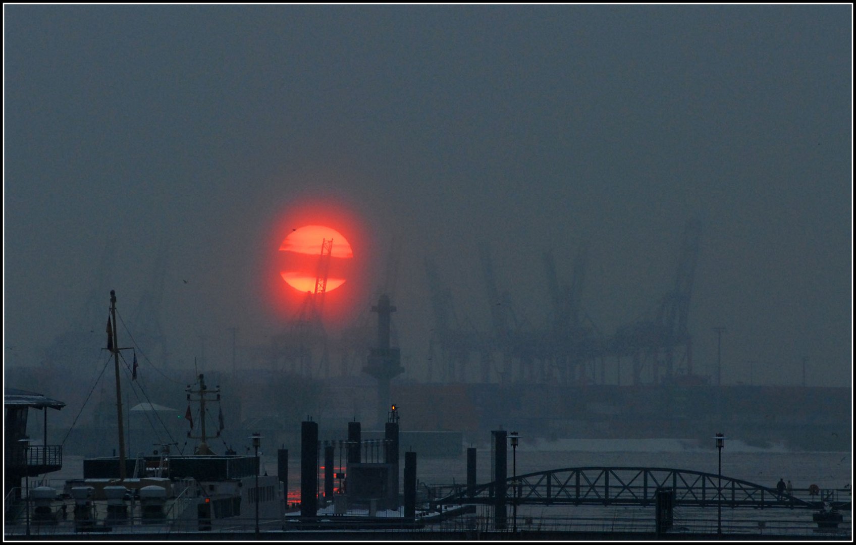 Sonnenuntergang über dem Hamburger Hafen