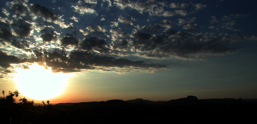 Sonnenuntergang über dem Hegau