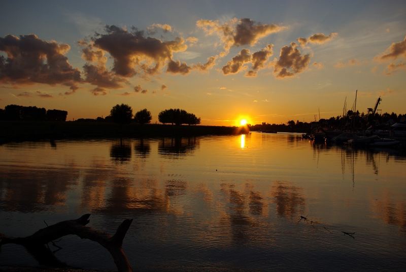 Sonnenuntergang über dem Hitdorfer Hafen