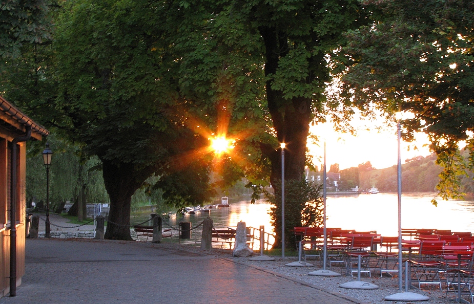 Sonnenuntergang über dem Hochrhein in Diessenhofen