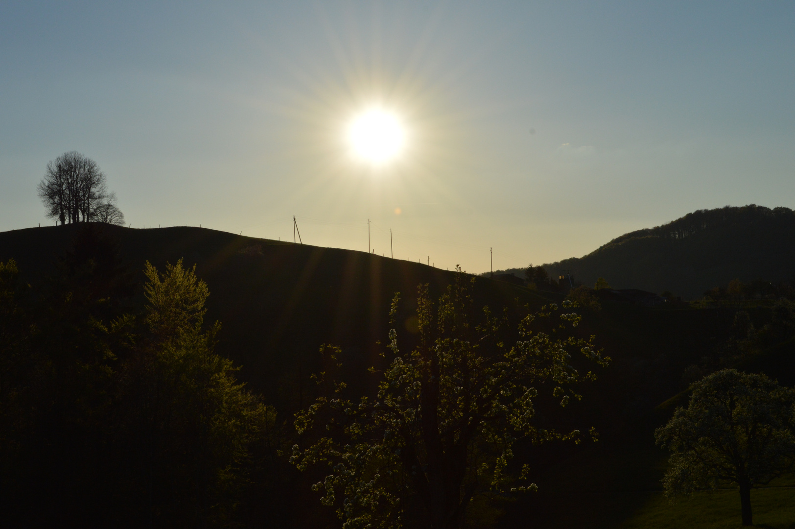 Sonnenuntergang über dem Horizont