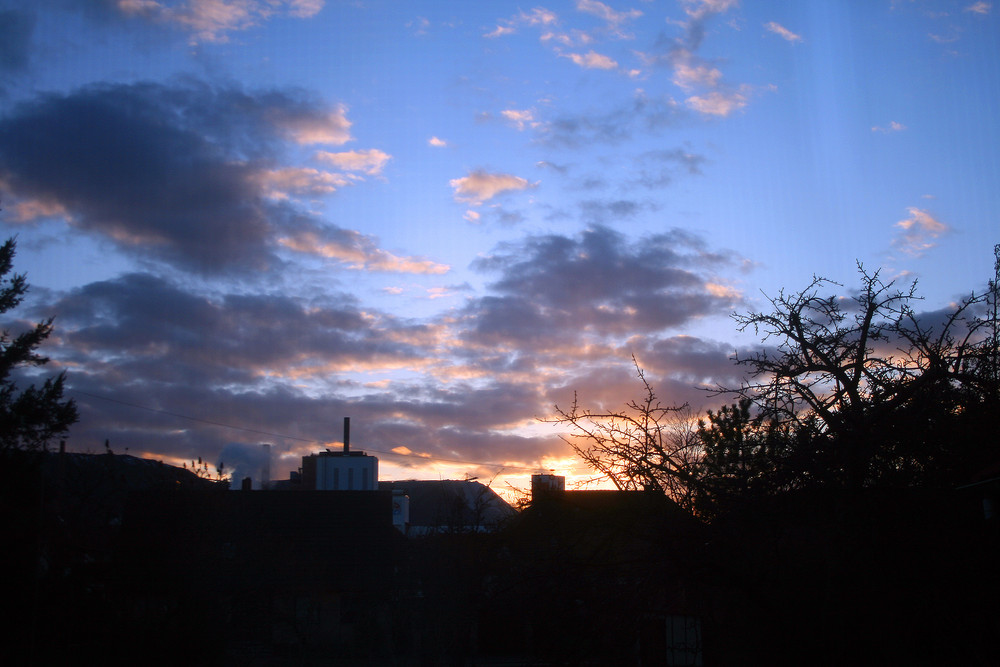 Sonnenuntergang über dem Kalibergwerk in Bokeloh