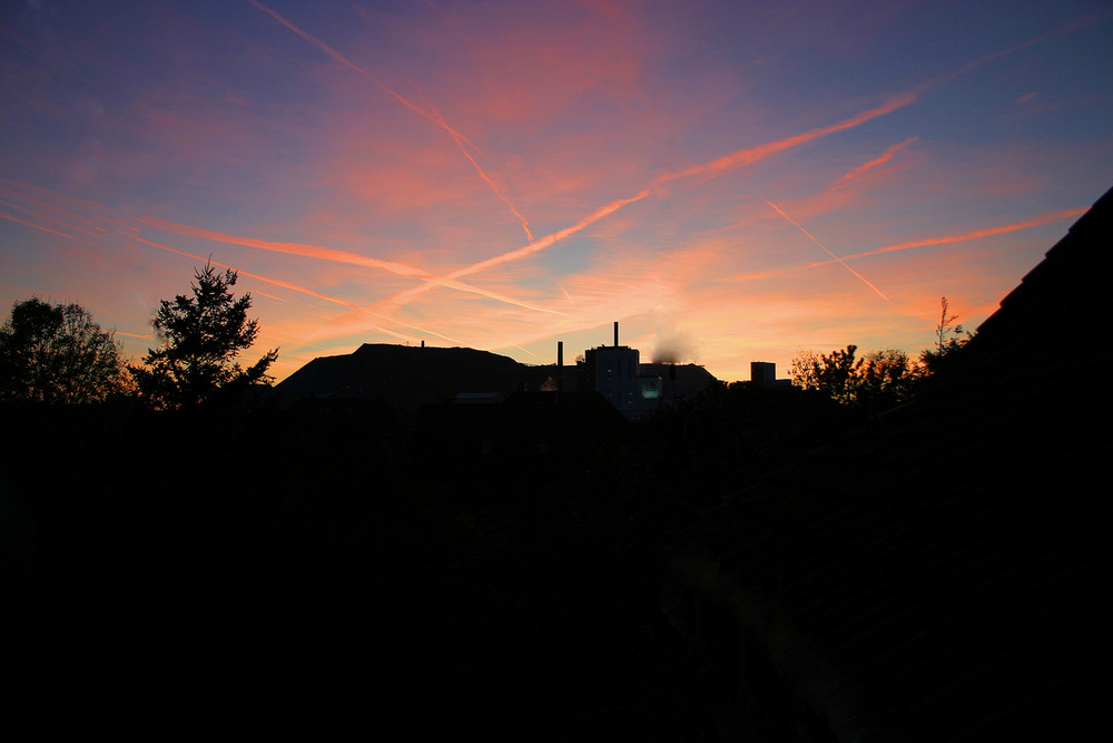 Sonnenuntergang über dem Kaliwerk Bokeloh