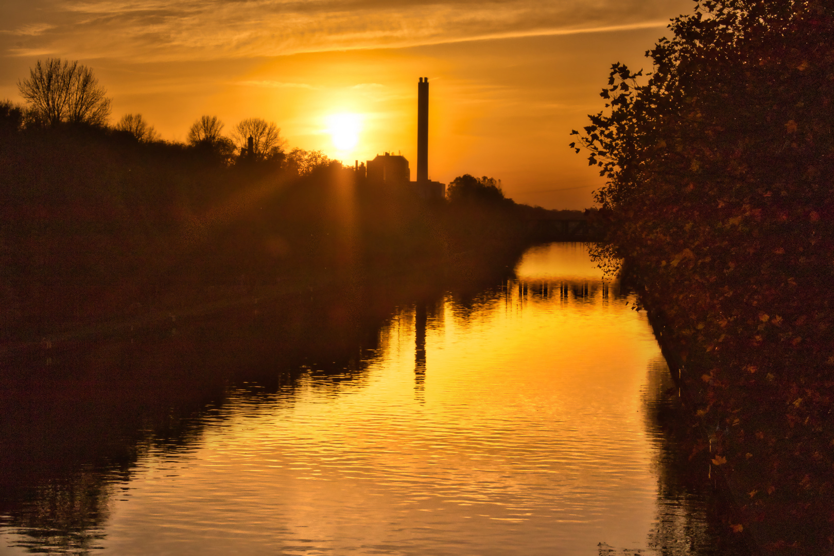 Sonnenuntergang über dem Kanal