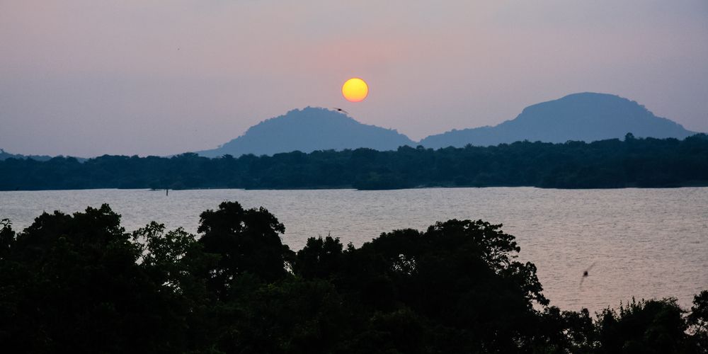 Sonnenuntergang über dem Kandalama-Reservoir