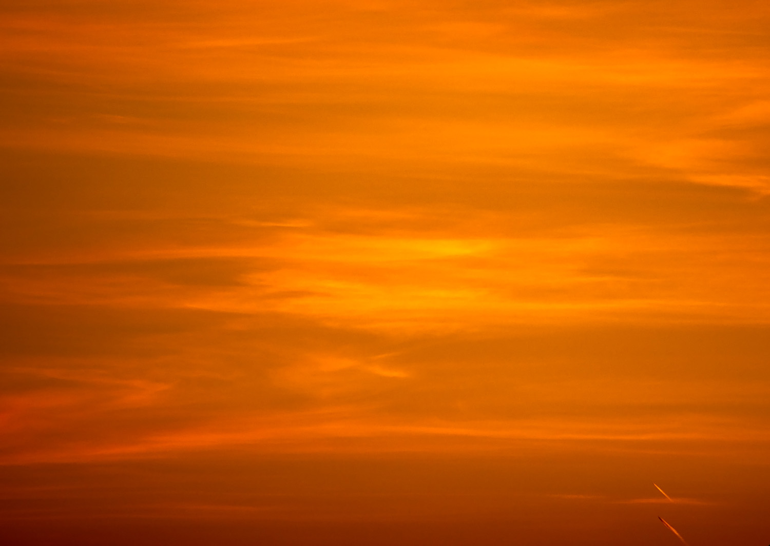 Sonnenuntergang über dem Karwendel mit zwei österreichischen Eurofighter