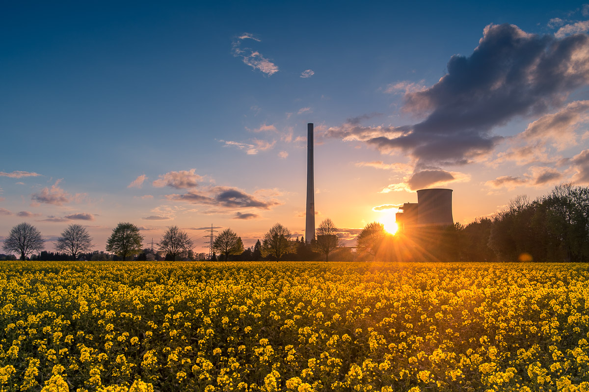 Sonnenuntergang über dem Kraftwerk