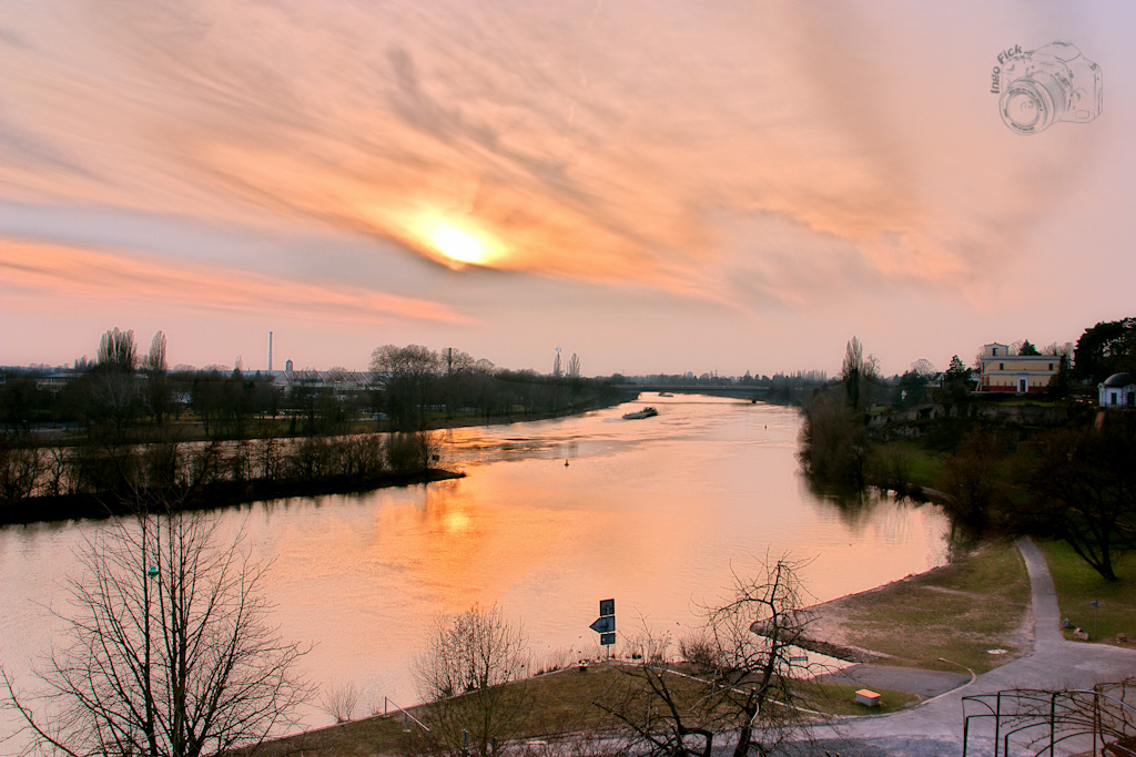 Sonnenuntergang über dem Main