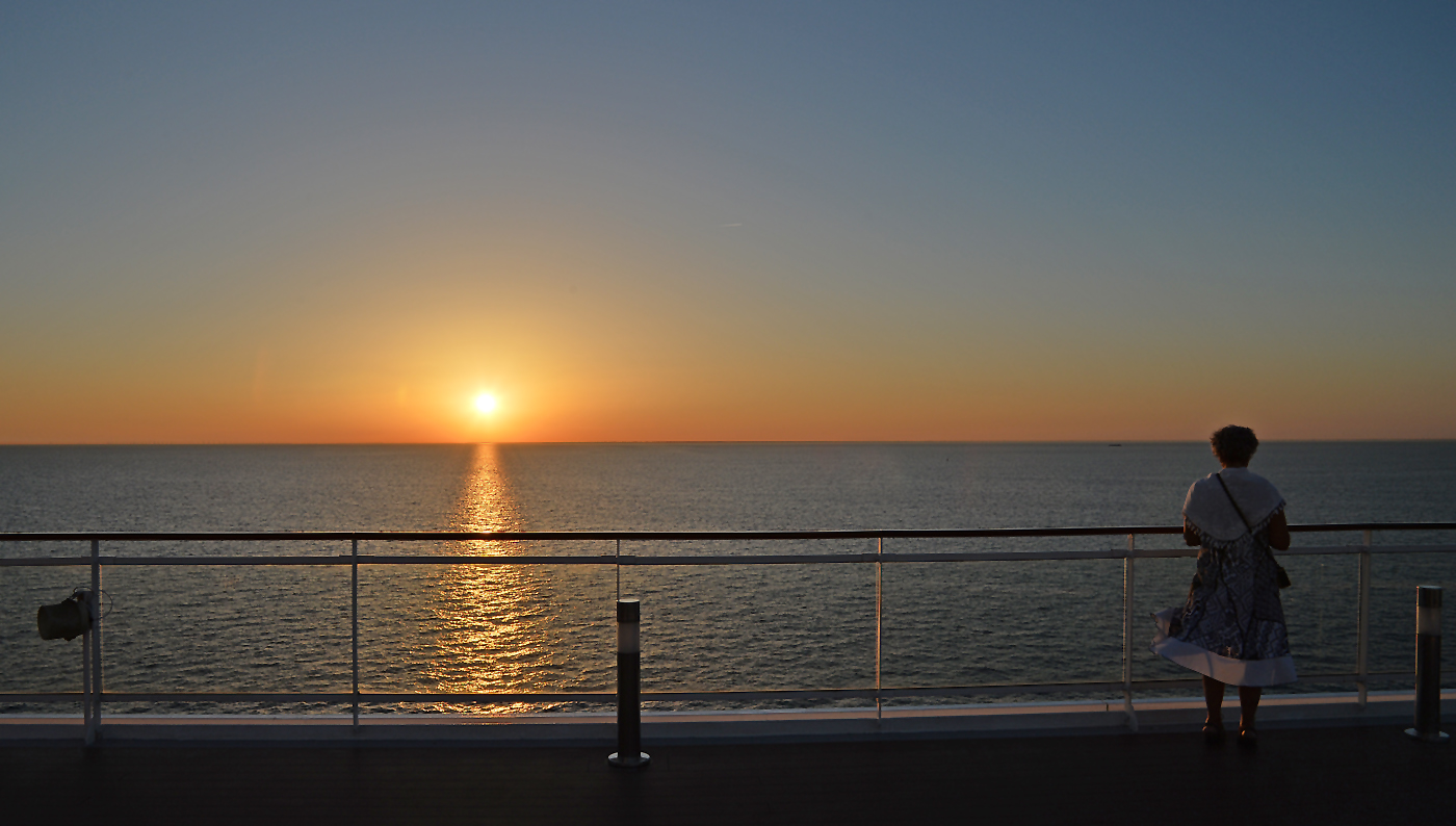 [ Sonnenuntergang über dem Meer ]