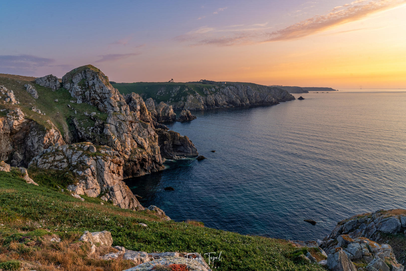 Sonnenuntergang über dem Meer bei Beuzec-Cap-Sizun