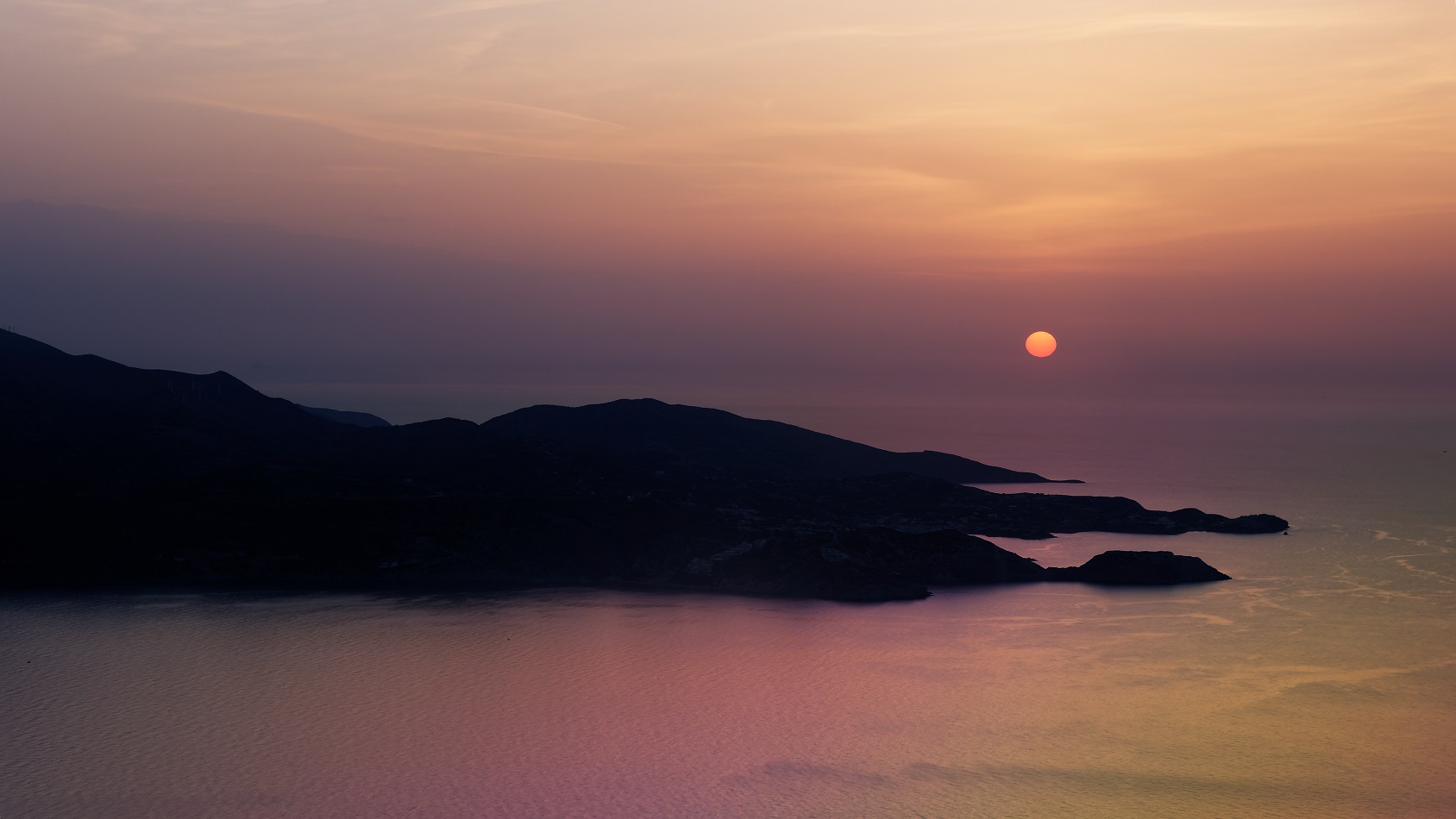 Sonnenuntergang über dem Meer bei der Insel Kreta