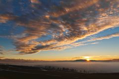 ...Sonnenuntergang über dem Nebel...