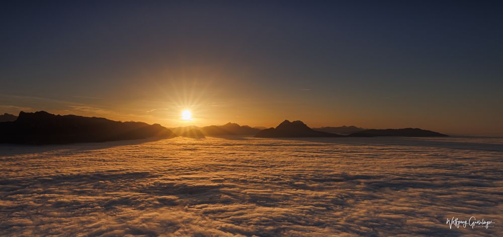 Sonnenuntergang über dem Nebelmeer