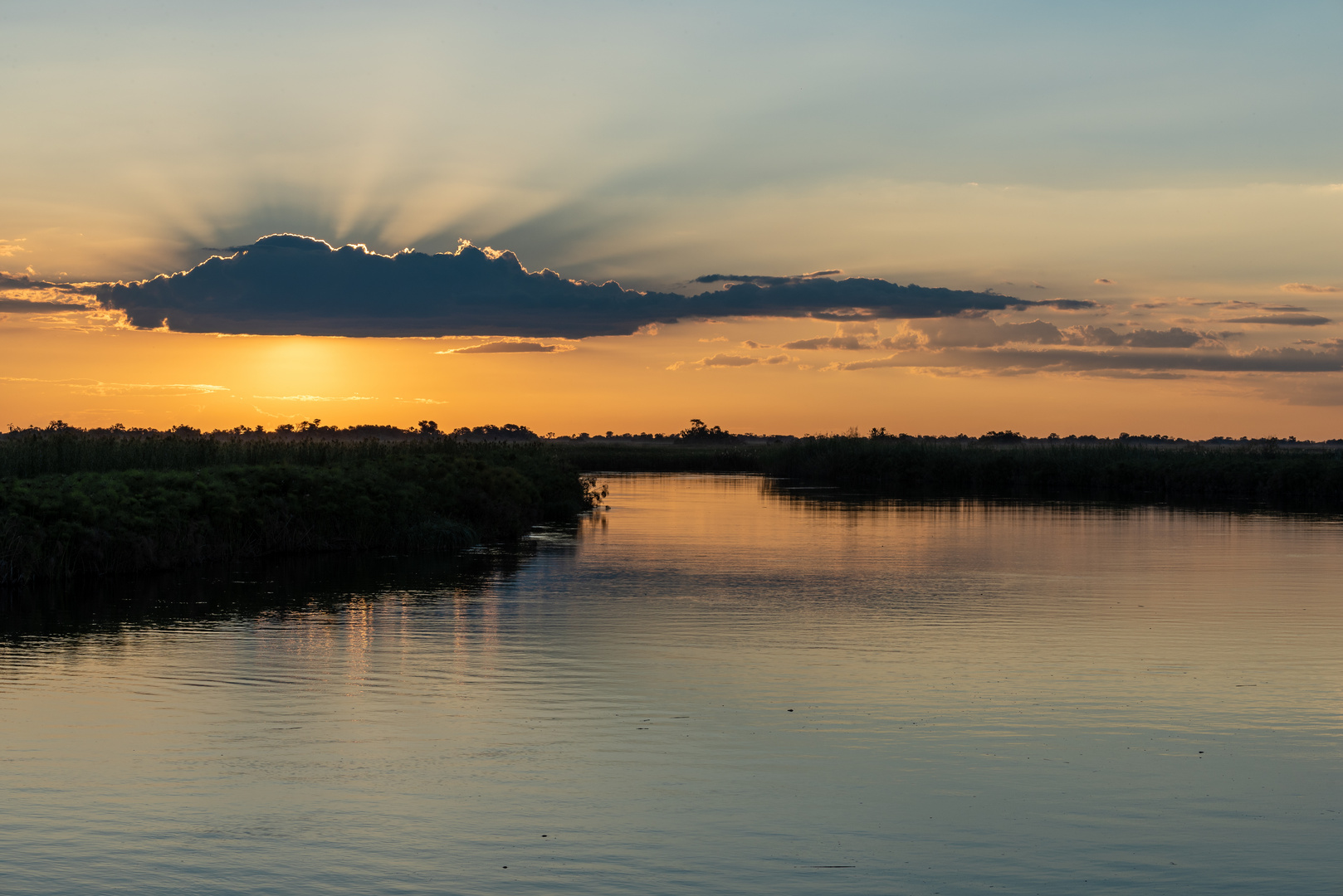 Sonnenuntergang über dem Okawango - I