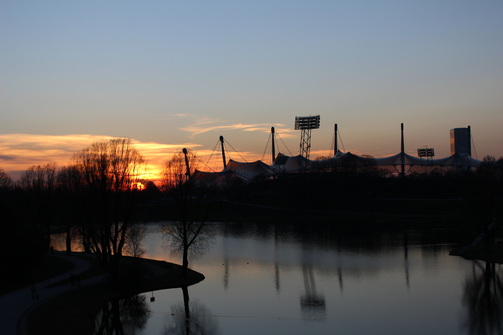 Sonnenuntergang über dem Park