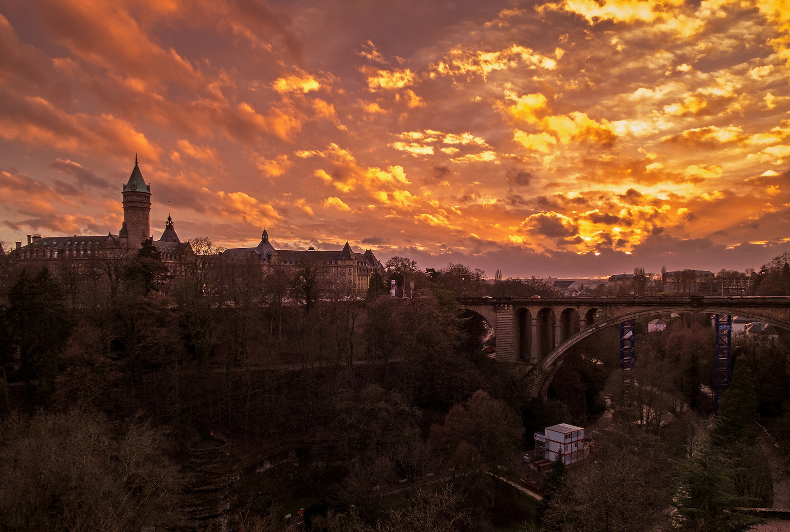 Sonnenuntergang über dem Petruss-Tal in Luxembourg-City