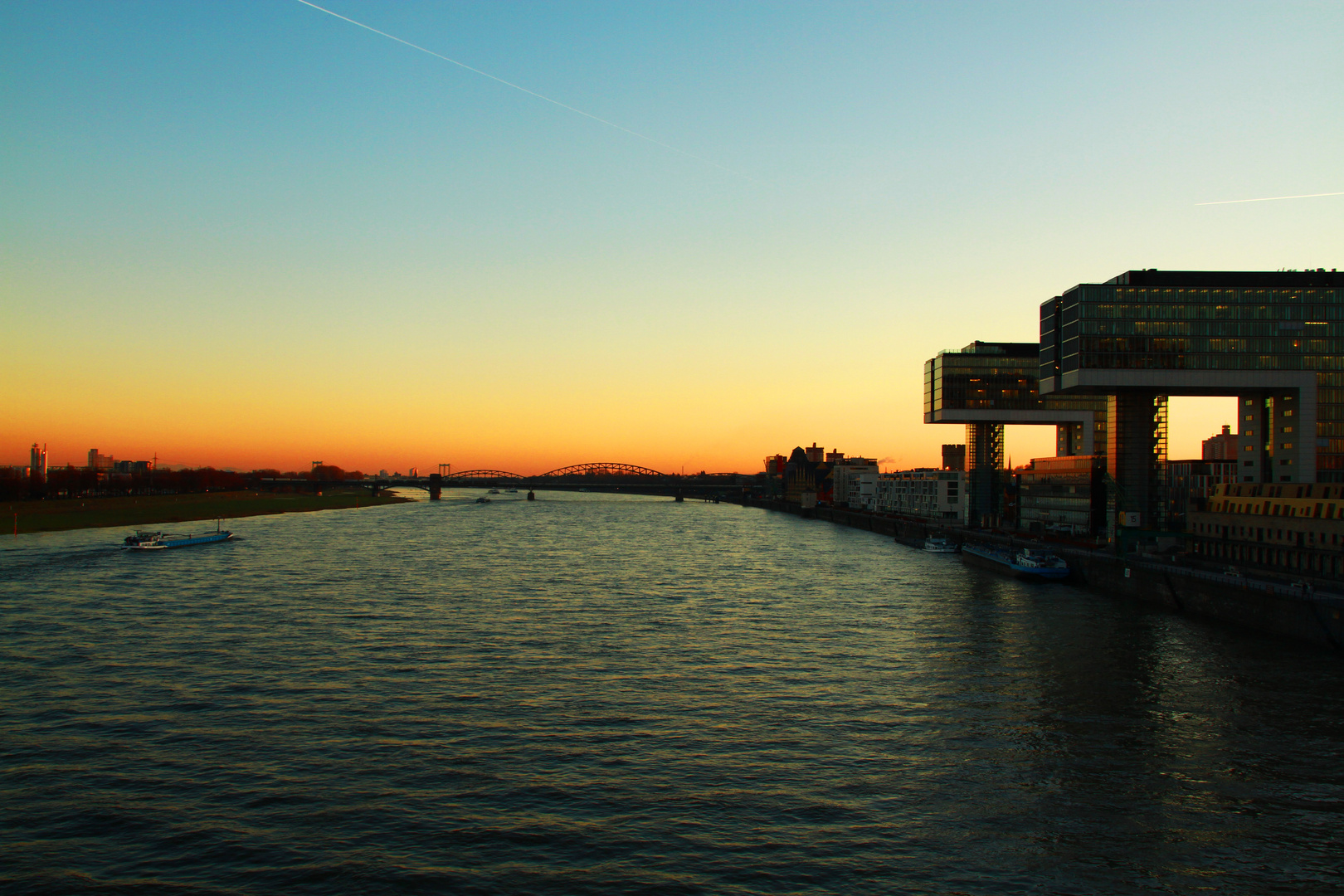 Sonnenuntergang über dem Rhein