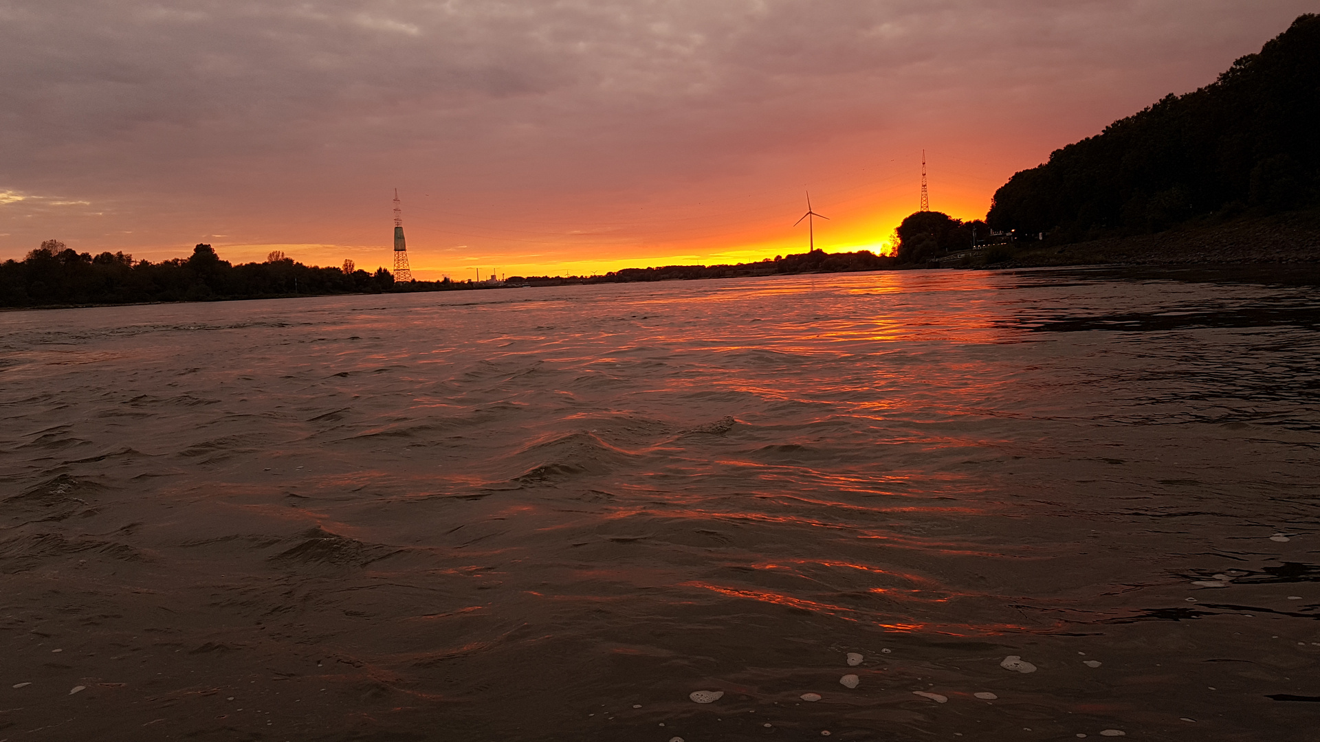 Sonnenuntergang über dem Rhein 