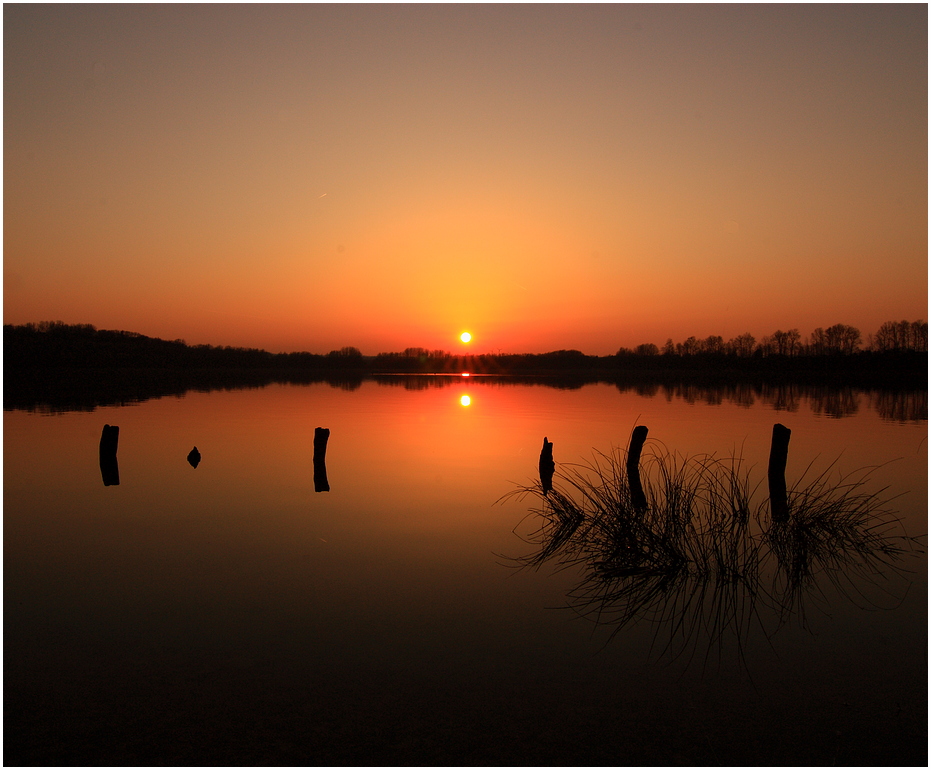 Sonnenuntergang über dem See