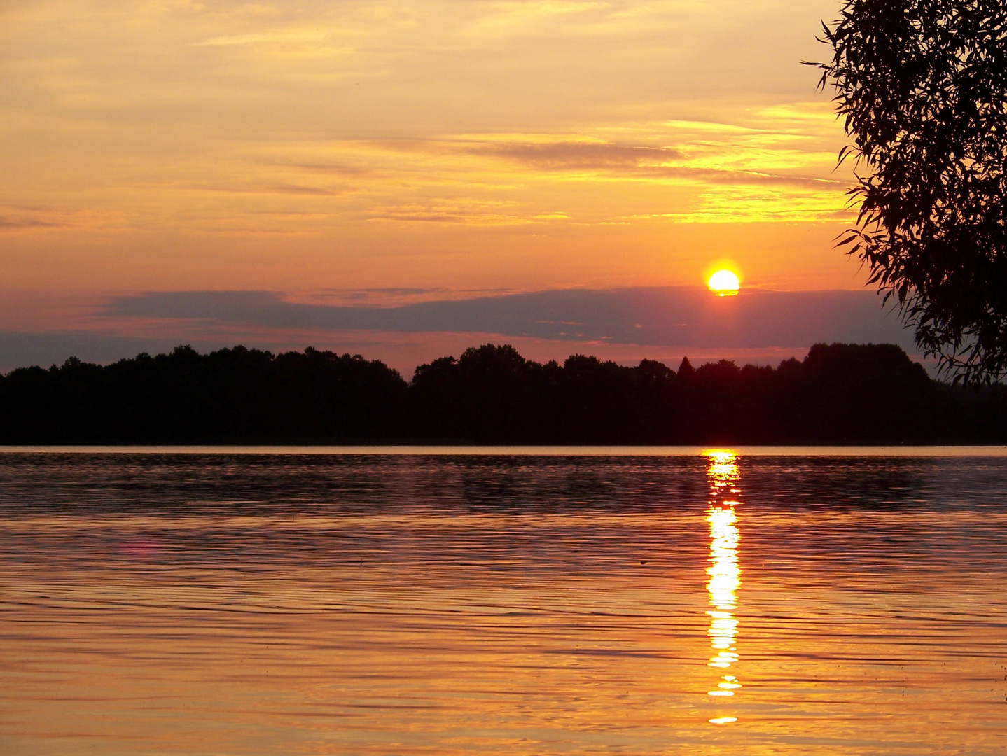 Sonnenuntergang über dem See Narie