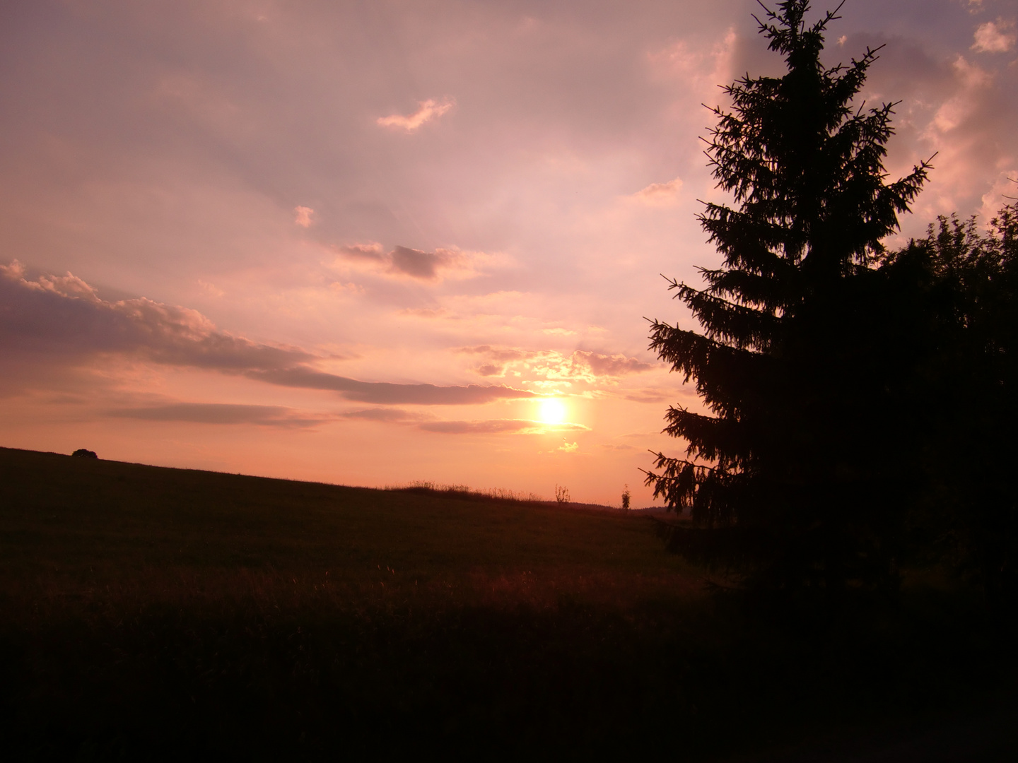 Sonnenuntergang über dem Thüringer Schiefergebirge ( Judenbach )