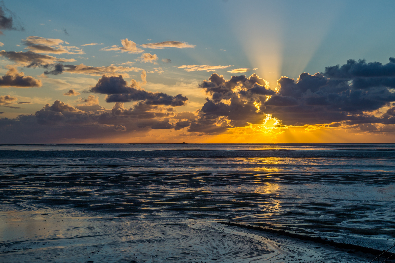 Sonnenuntergang über dem Watt 1