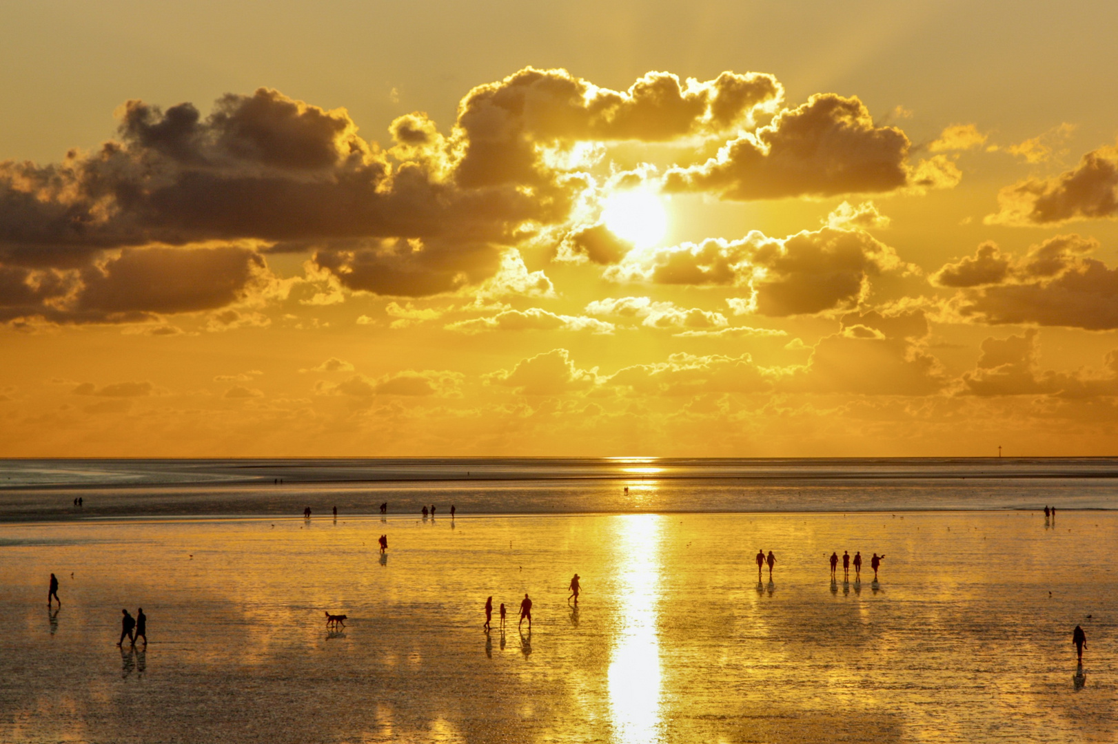 Sonnenuntergang über dem Wattenmeer ...