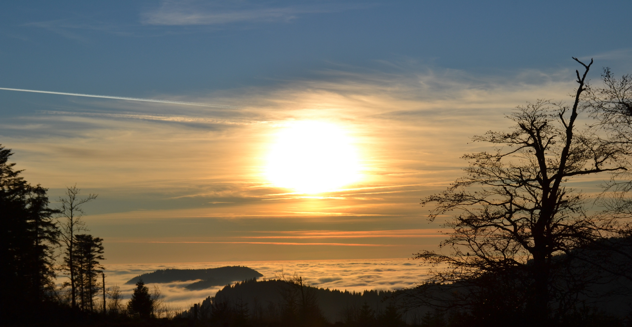 Sonnenuntergang über dem Wolkenmeer