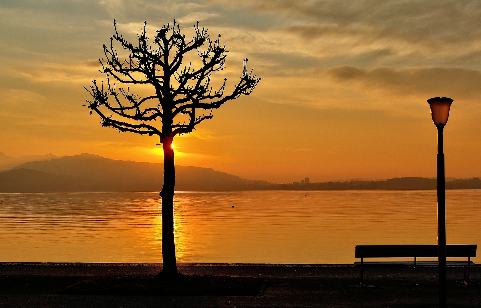 Sonnenuntergang über dem Zuger See