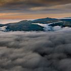 Sonnenuntergang über den Bergen des Bayerischen Waldes