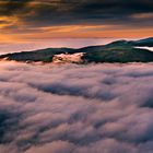 Sonnenuntergang über den Bergen des Bayerischen Waldes