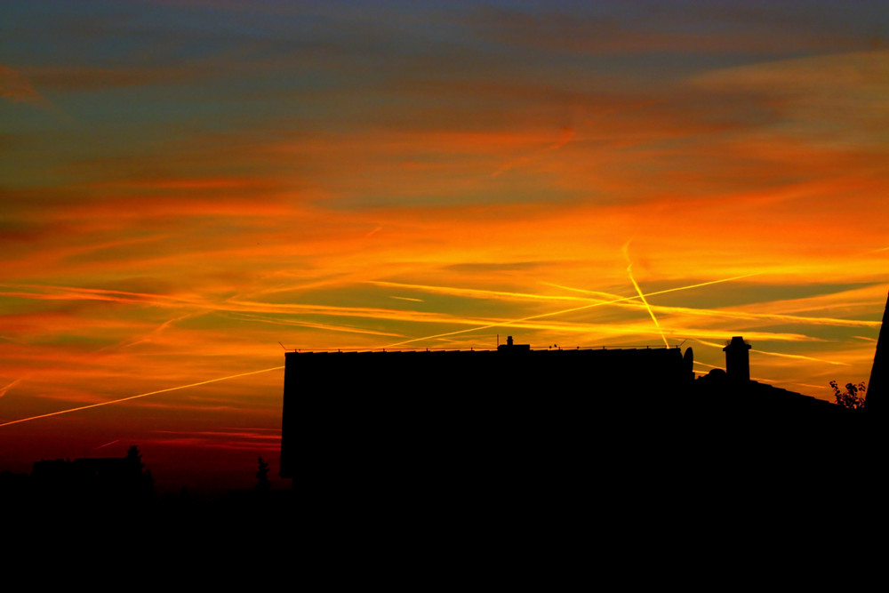 Sonnenuntergang über den Dächern.