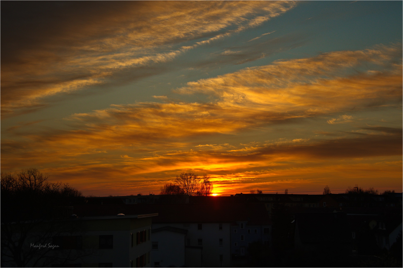 Sonnenuntergang über den Dächern der Hansestadt... 