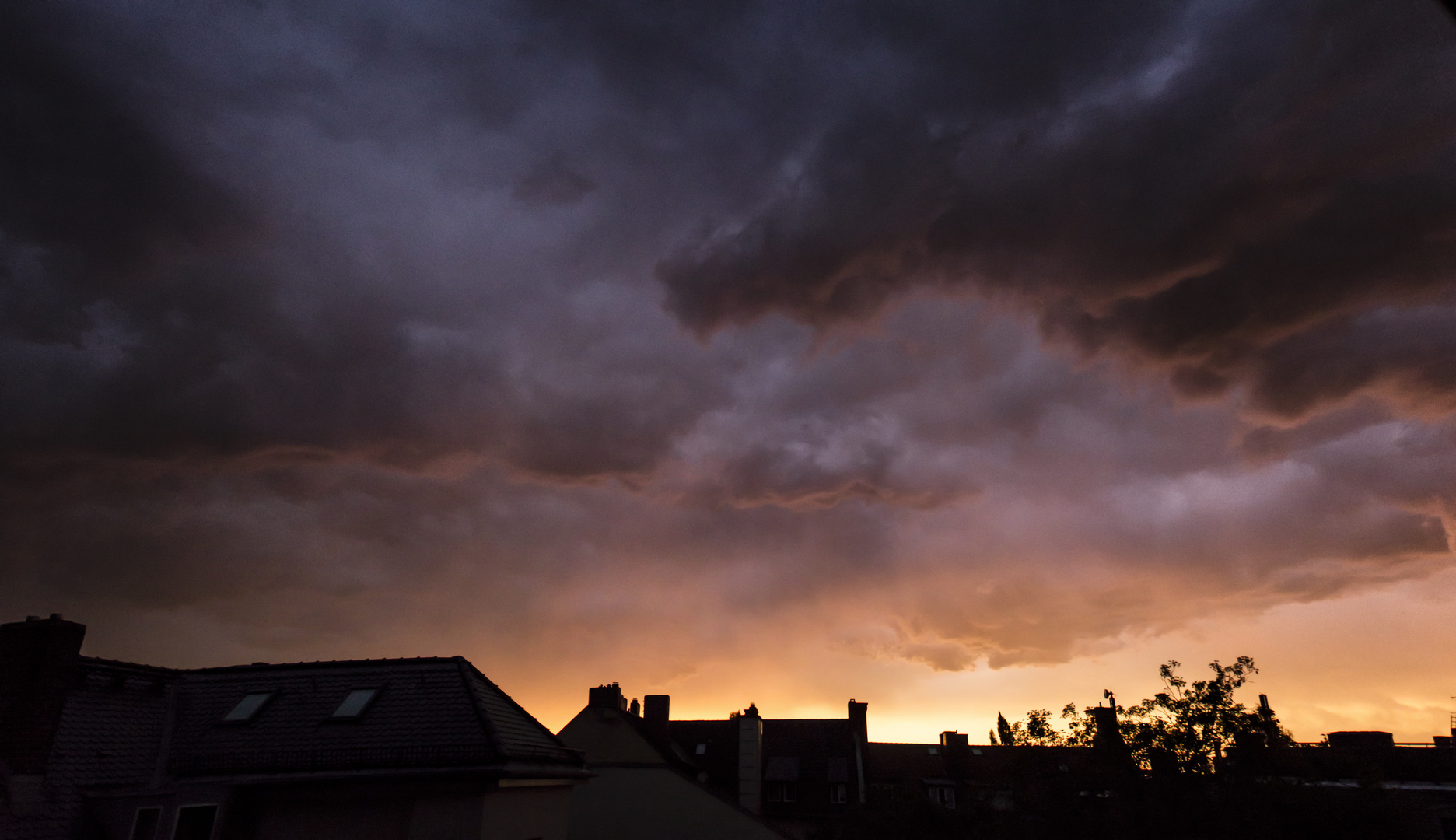 Sonnenuntergang über den Dächern Münchens