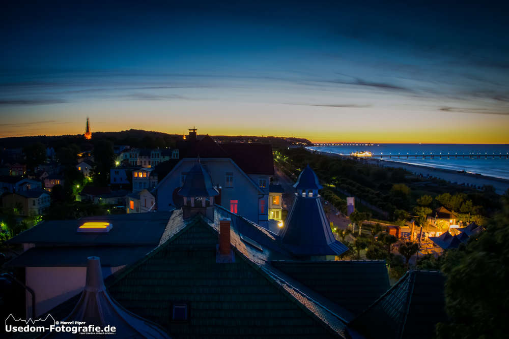 Sonnenuntergang über den Dächern von Ahlbeck am 05.06.2013