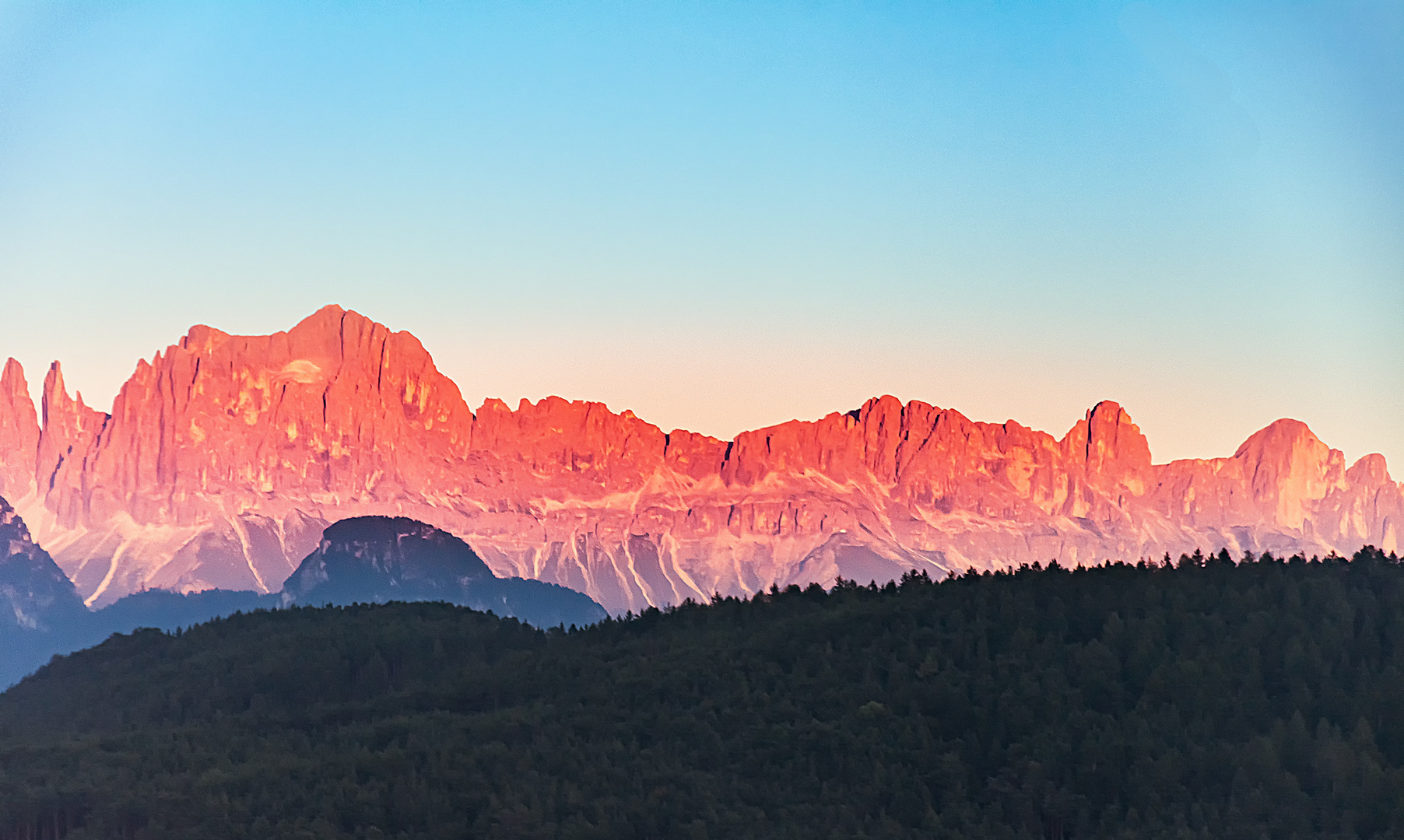 Sonnenuntergang über den Gipfeln