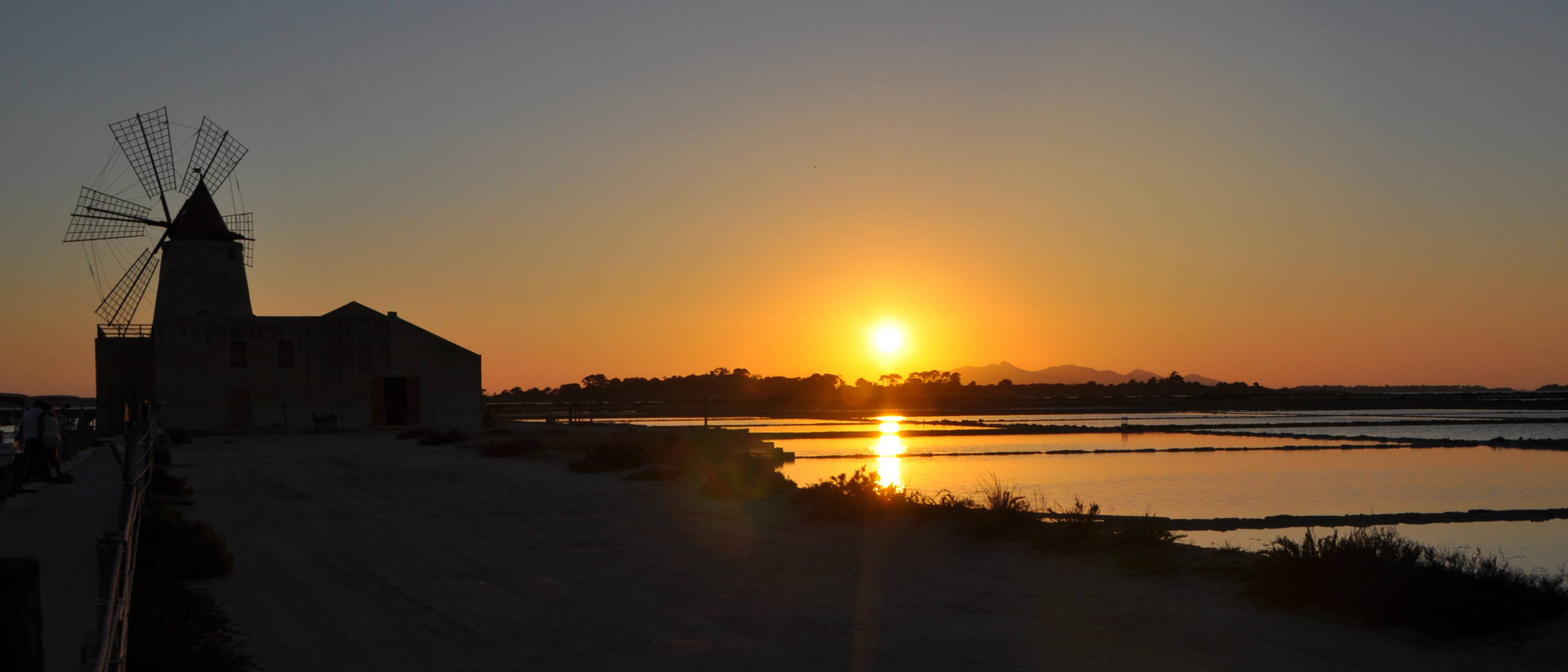 Sonnenuntergang über den Salinen