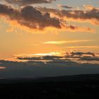 Sonnenuntergang über den Weinbergen