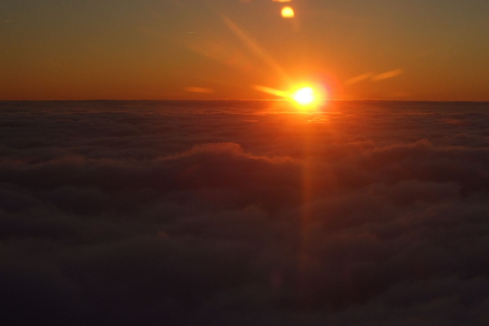 Sonnenuntergang über den Wolken