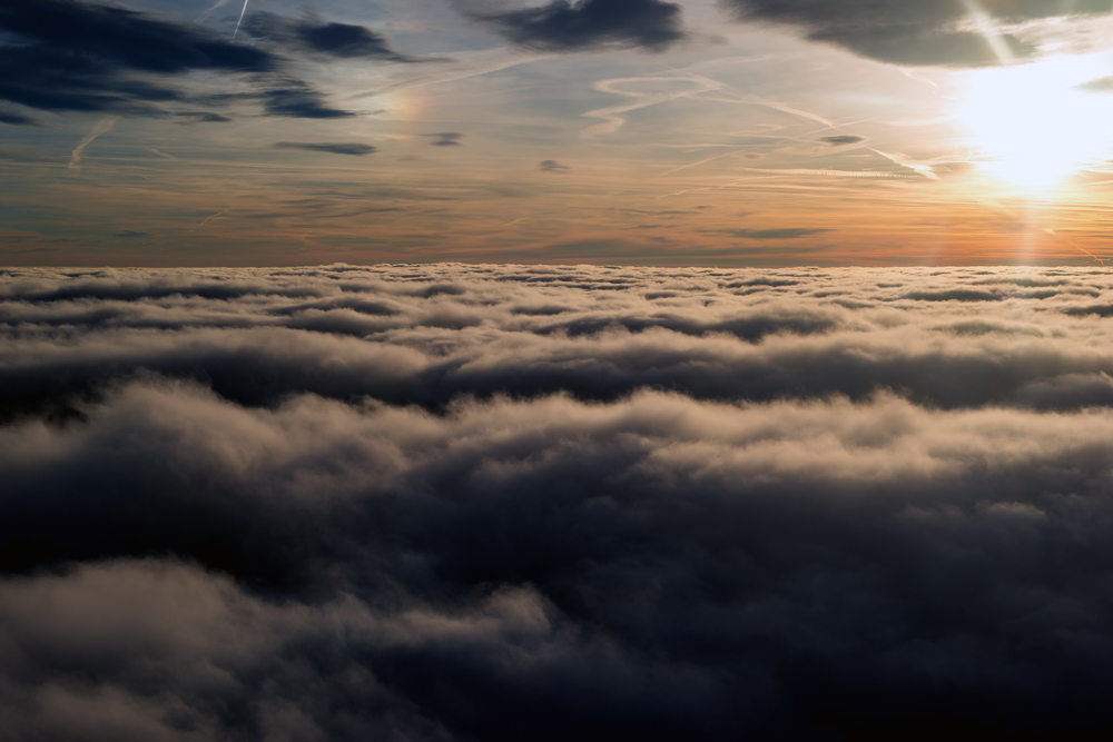 Sonnenuntergang über den Wolken