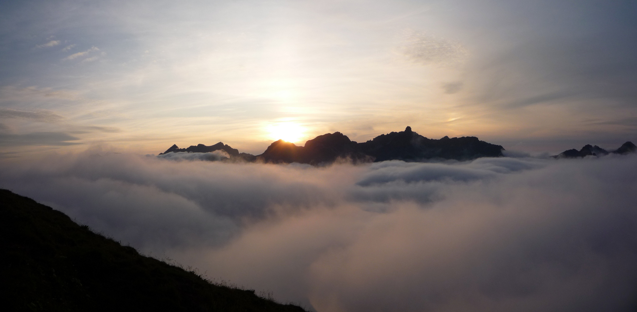 Sonnenuntergang über den Wolken