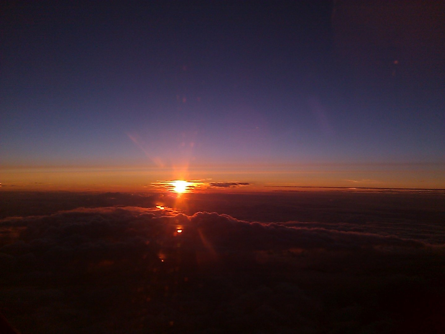 Sonnenuntergang über den Wolken