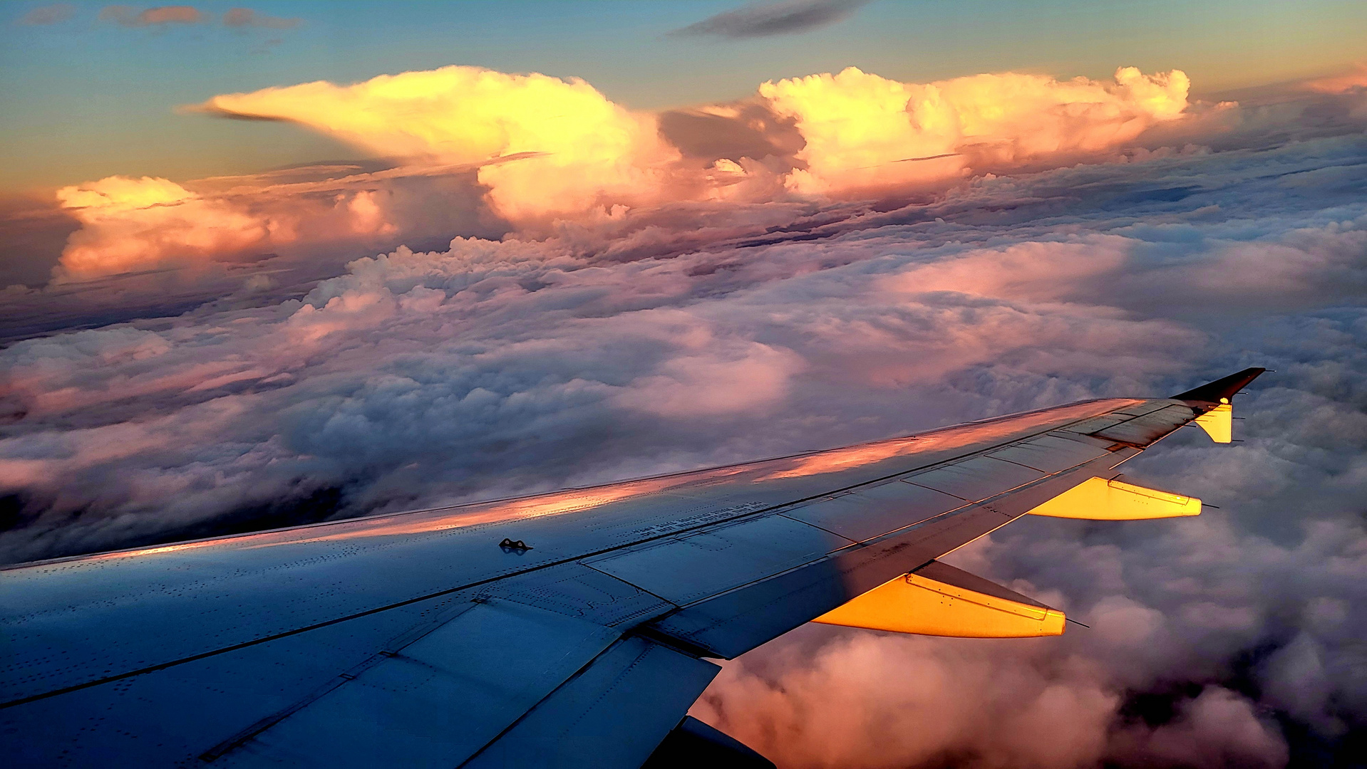 Sonnenuntergang über den Wolken