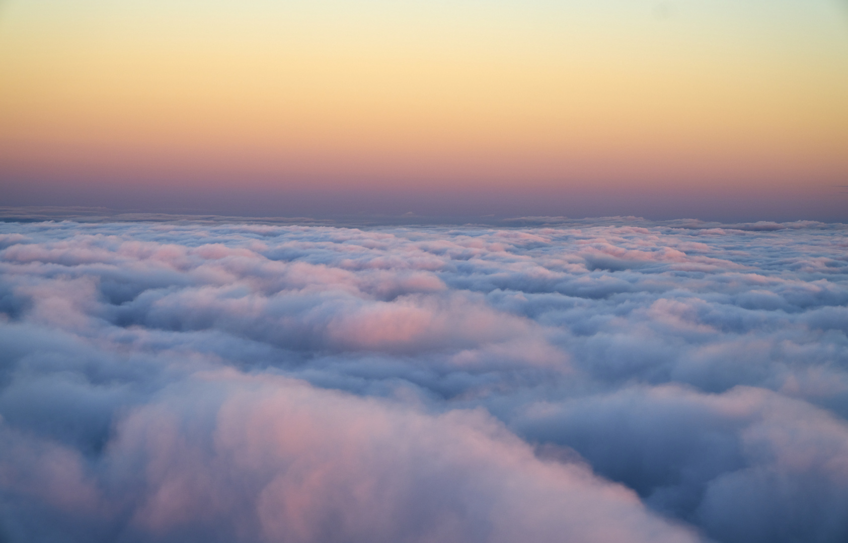 Sonnenuntergang über den Wolken