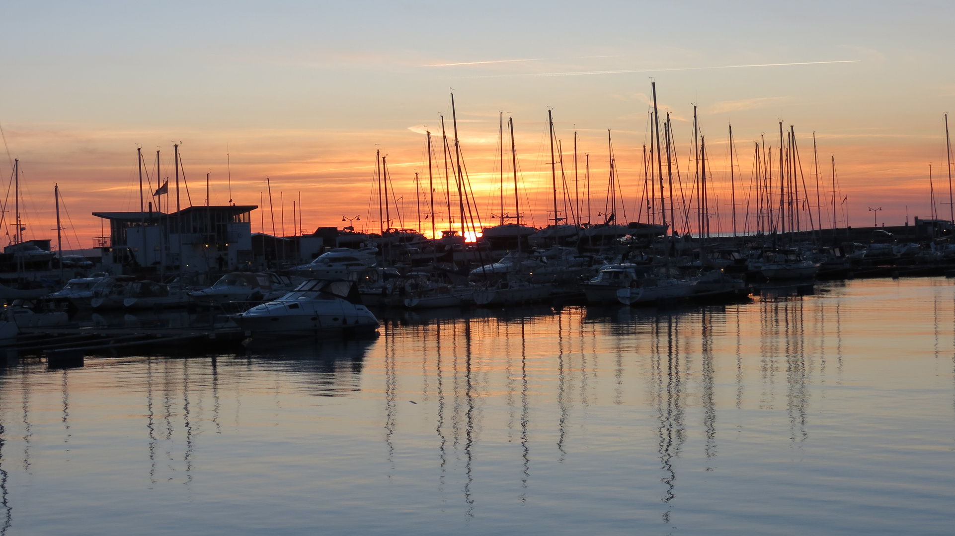 Sonnenuntergang über den Yachthafen