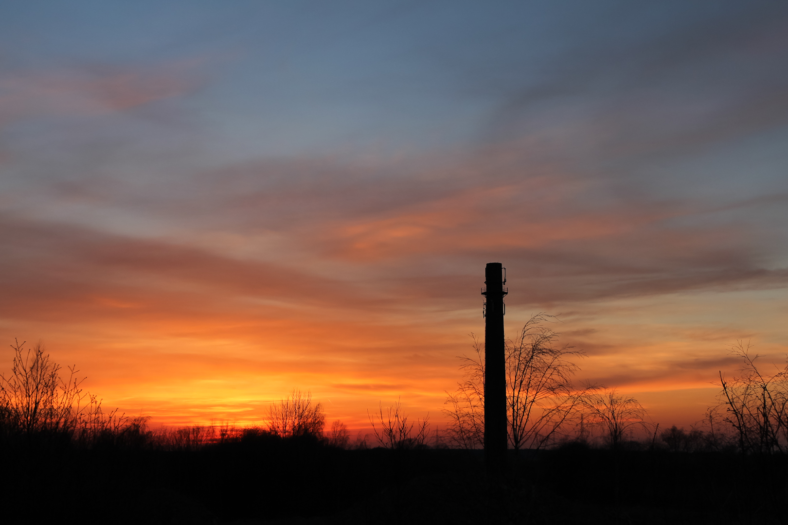 Sonnenuntergang über der alten Ziegelei in Sachsenhagen