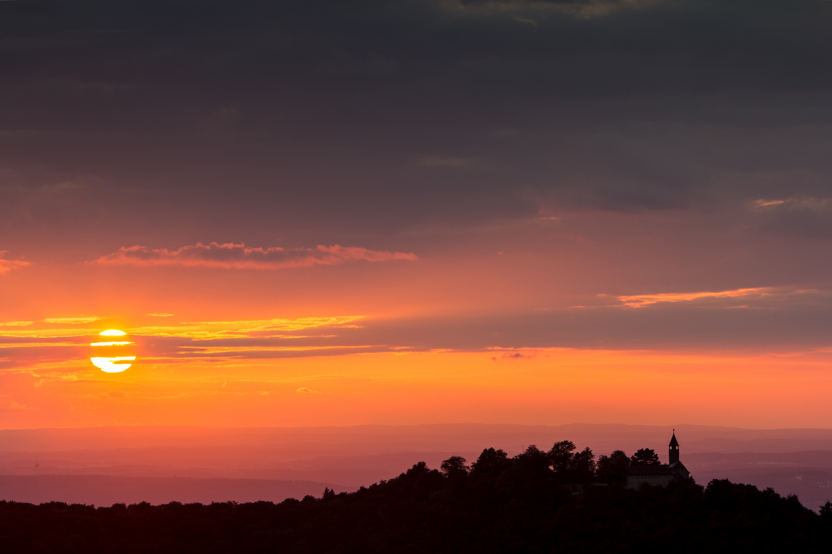 Sonnenuntergang über der Burg Teck