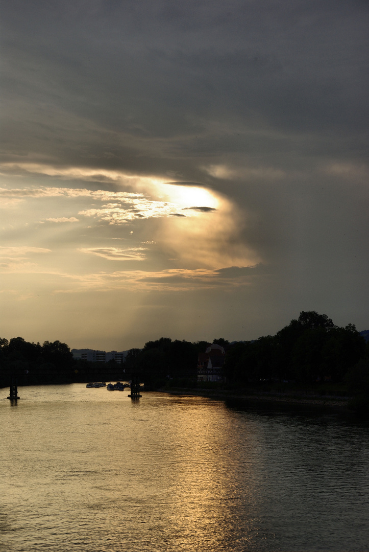 Sonnenuntergang über der Donau