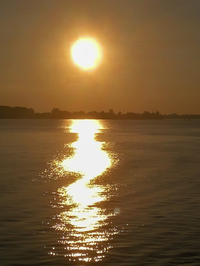 Sonnenuntergang über der Donau