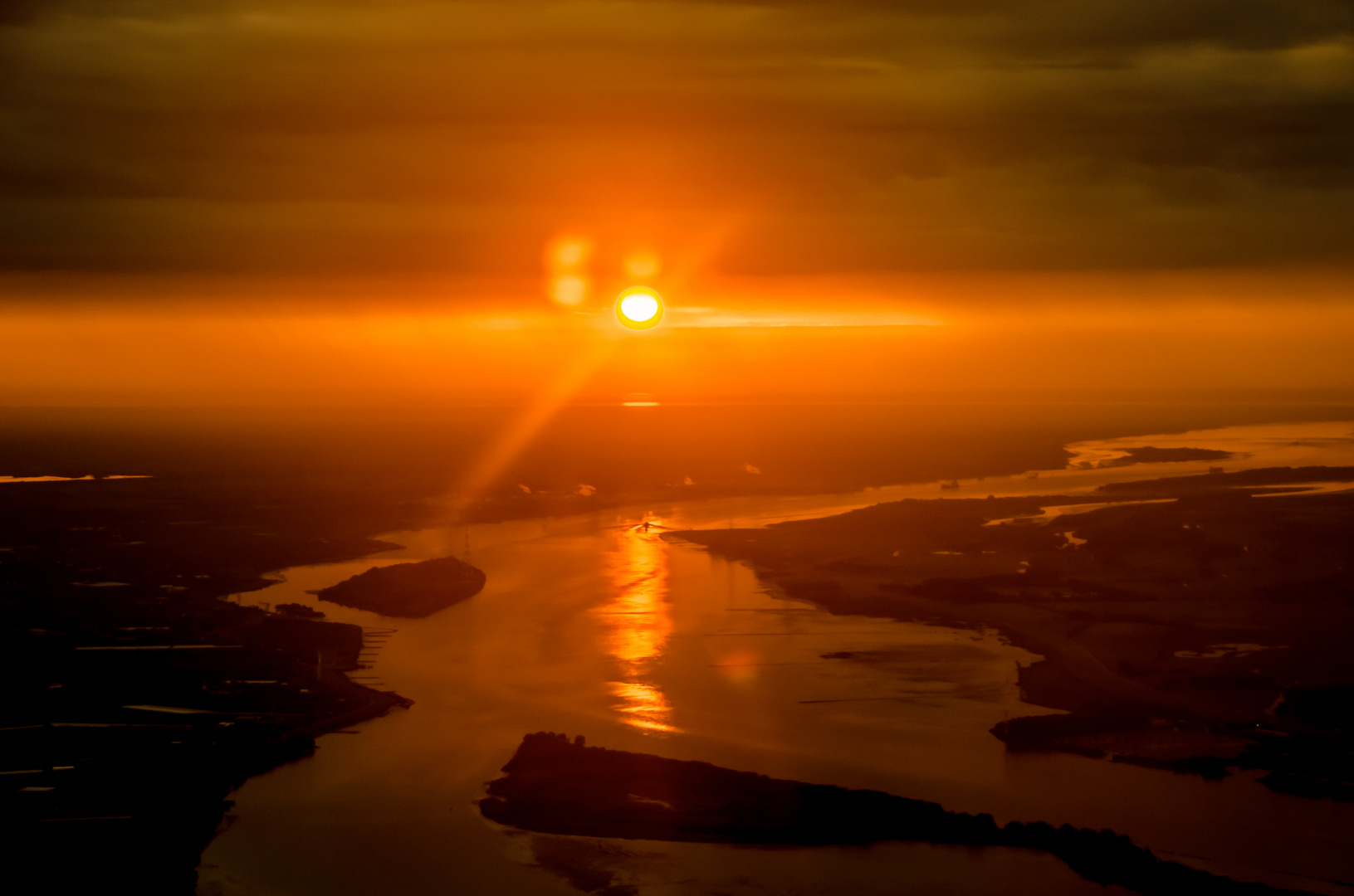 Sonnenuntergang über der Elbe -